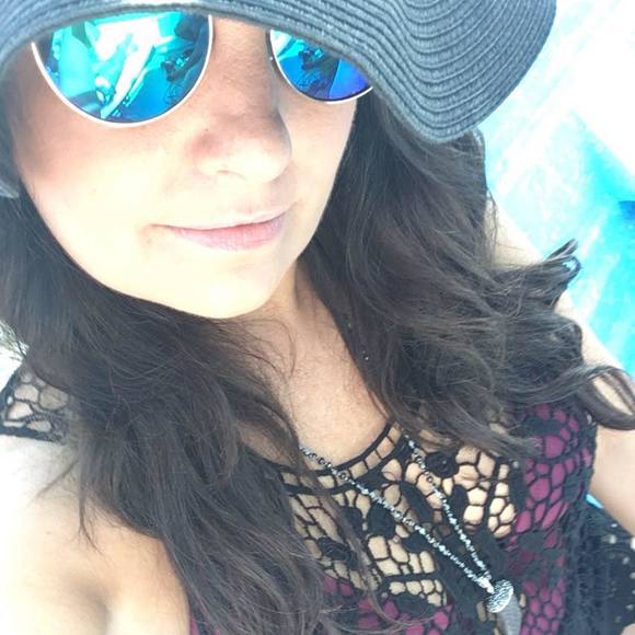 Meet your Posher, Kelley - Picture 1 of 1